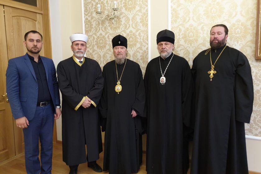 Православие и ислам: 1 000 000 рублей — вклад муфтията Крыма в строительство православного монастыря!